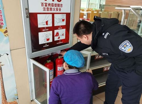 天山區公安分局黑甲山派出所對轄區場所開展消防檢查和消防宣傳